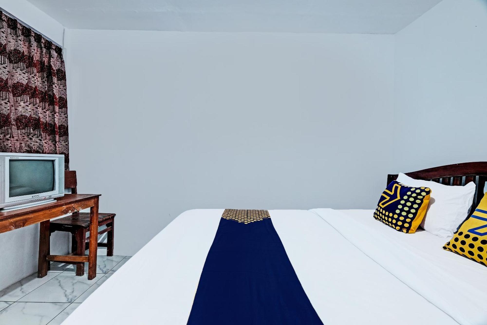 Spot On 91916 Joglo Doyong Homestay Syariah Jogjakarta Buitenkant foto