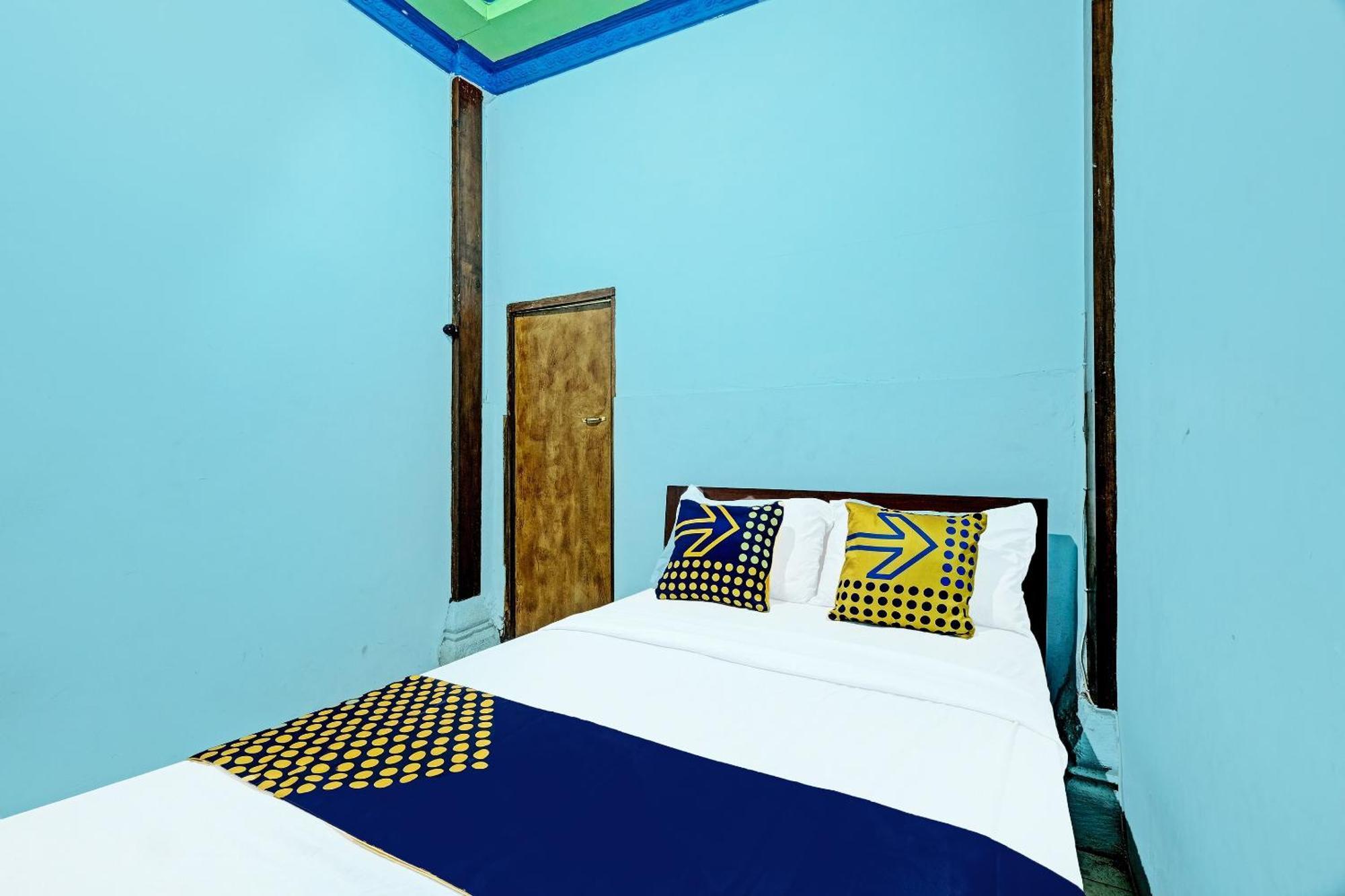 Spot On 91916 Joglo Doyong Homestay Syariah Jogjakarta Buitenkant foto