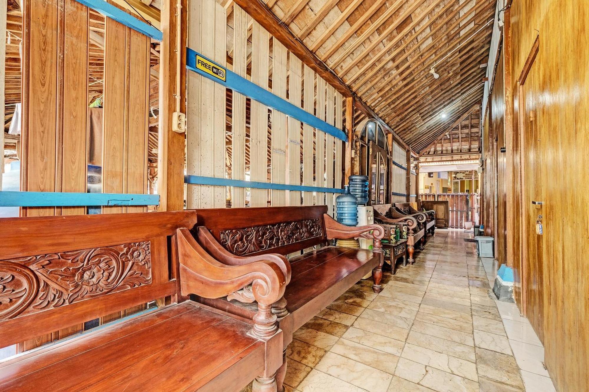 Spot On 91916 Joglo Doyong Homestay Syariah Jogjakarta Buitenkant foto