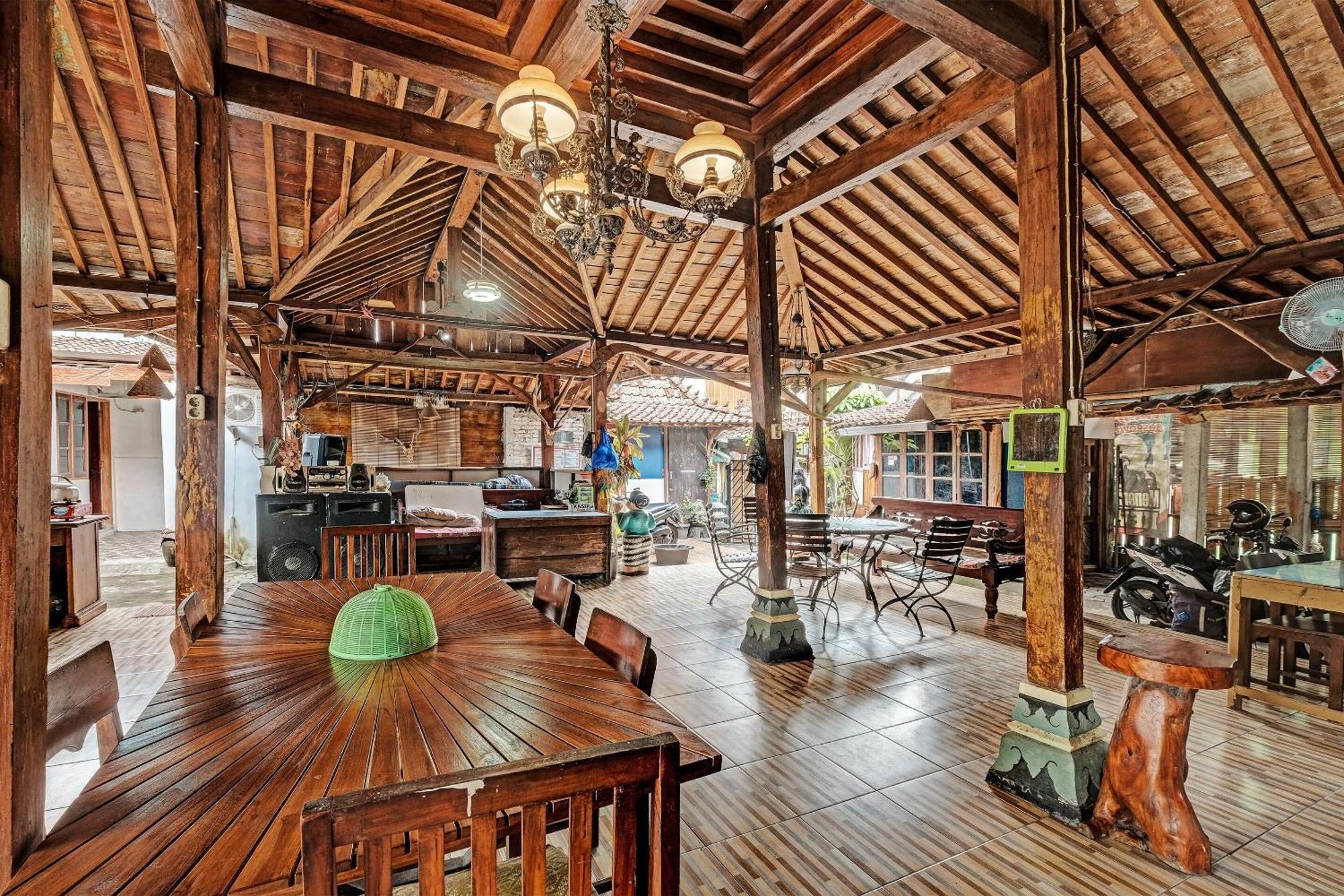 Spot On 91916 Joglo Doyong Homestay Syariah Jogjakarta Buitenkant foto