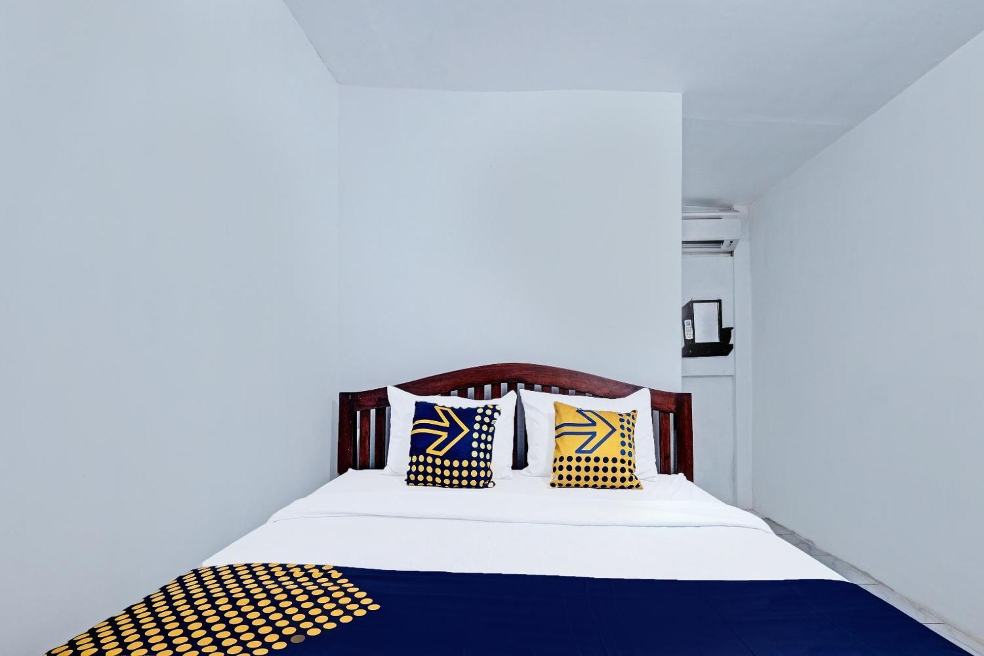 Spot On 91916 Joglo Doyong Homestay Syariah Jogjakarta Buitenkant foto