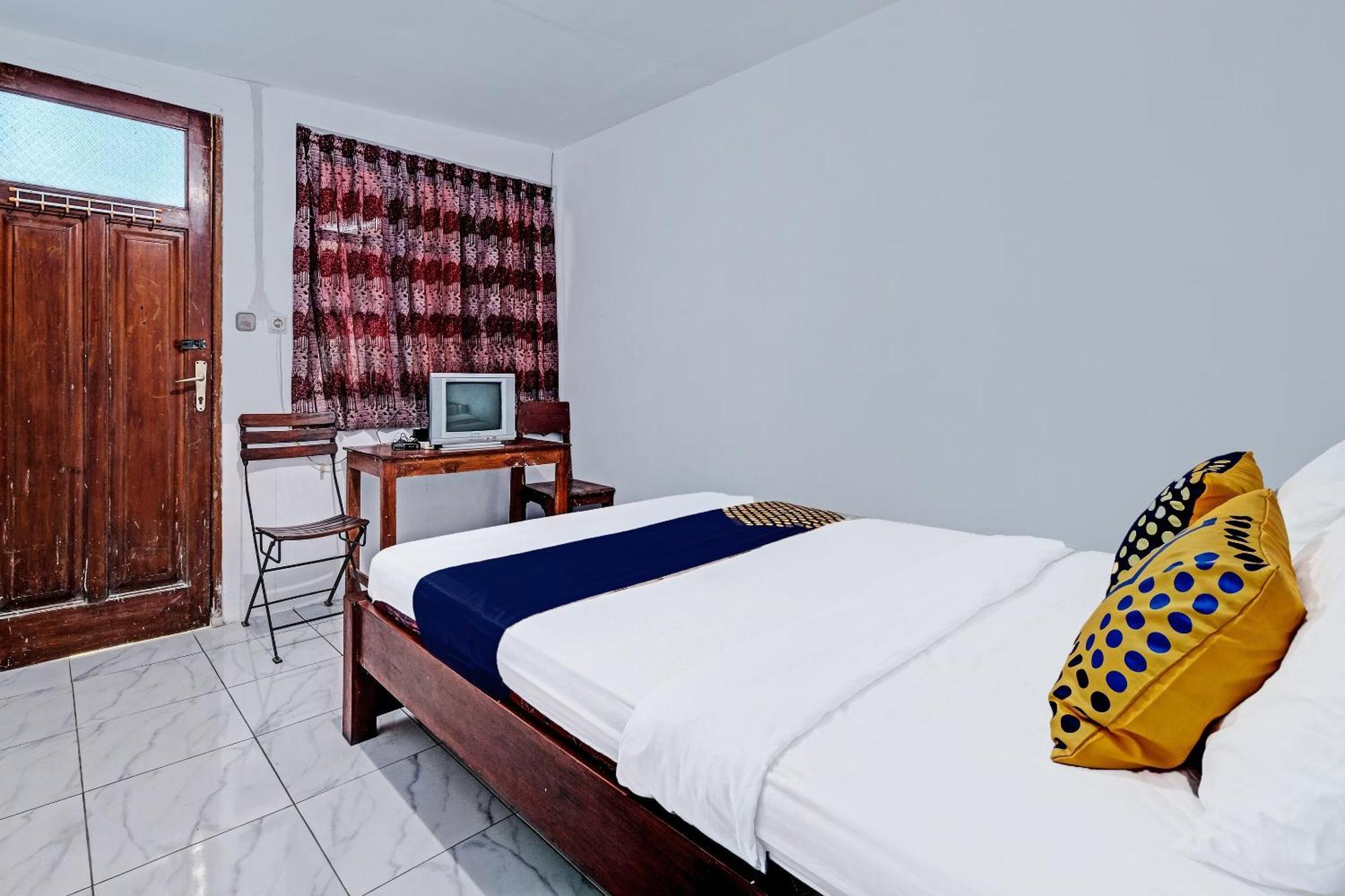 Spot On 91916 Joglo Doyong Homestay Syariah Jogjakarta Buitenkant foto