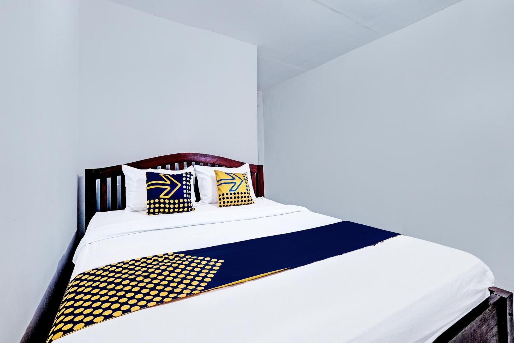 Spot On 91916 Joglo Doyong Homestay Syariah Jogjakarta Buitenkant foto