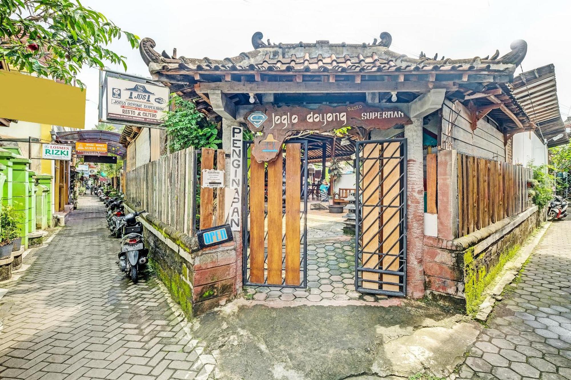 Spot On 91916 Joglo Doyong Homestay Syariah Jogjakarta Buitenkant foto